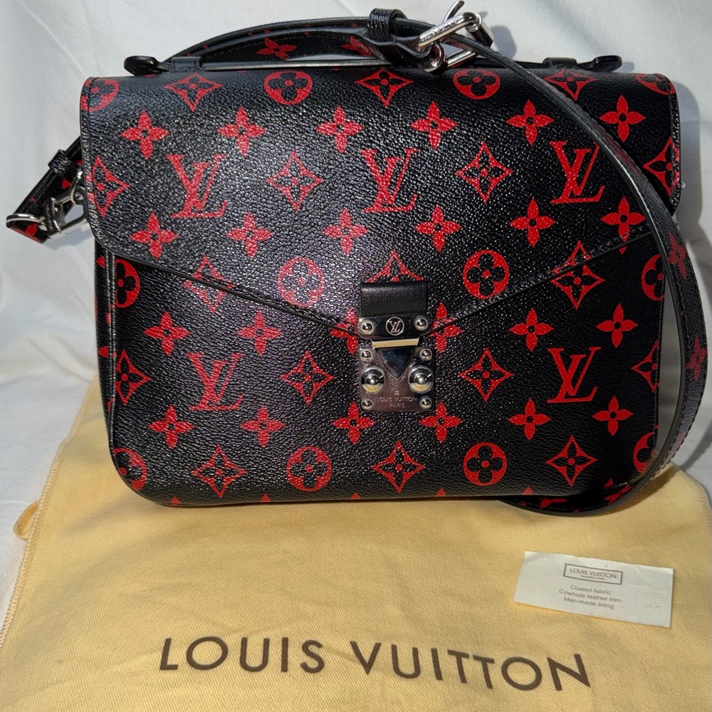 Louis Vuitton infrarouge monogramouflage monogram Pochette Métis 2 way like new